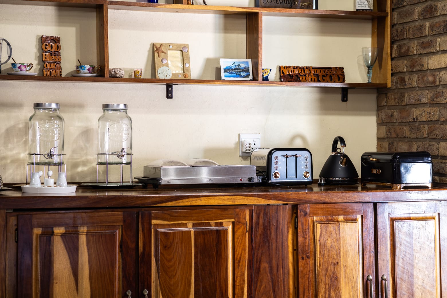 Breakfast and coffee station with toaster, kettle and water dispensers for guests